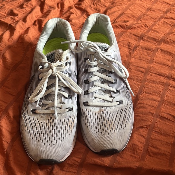 Nike Running Shoes - Picture 2 of 4